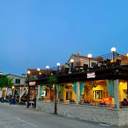 Marko Marina